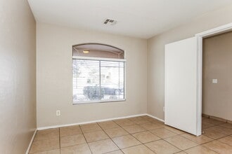 10637 W Nez Perce St in Tolleson, AZ - Building Photo - Building Photo