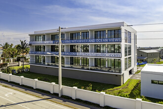 Harbor Island Beach Club in Melbourne Beach, FL - Foto de edificio - Building Photo