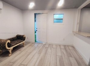 1090 W 60th St in Hialeah, FL - Building Photo - Building Photo