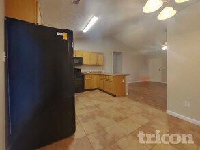 620 Bluff Dr in Woodstock, GA - Building Photo - Building Photo