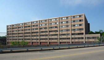 Centre Plaza in Pittsburgh, PA - Building Photo