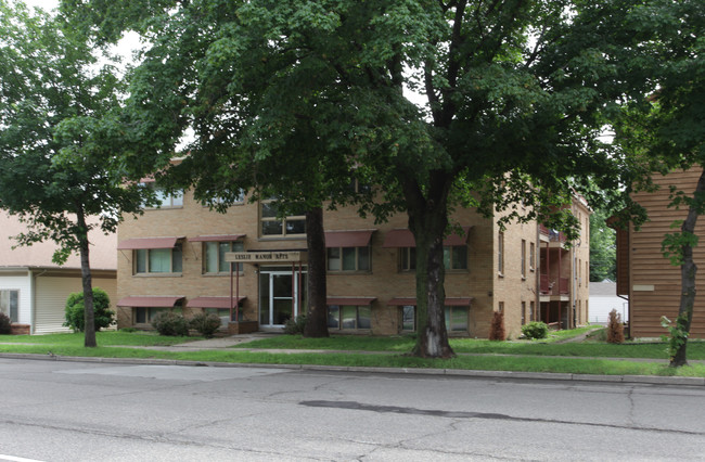 Leslie Manor Apartments in Minneapolis, MN - Foto de edificio - Building Photo