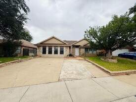 1214 St Patrick Dr in Laredo, TX - Building Photo