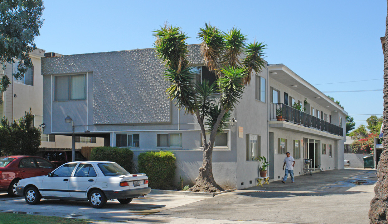 3709 Midvale Ave in Los Angeles, CA - Building Photo