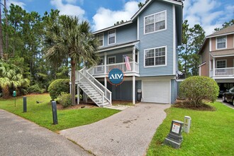 15 Pine Burr Rd E in Hilton Head Island, SC - Building Photo - Building Photo