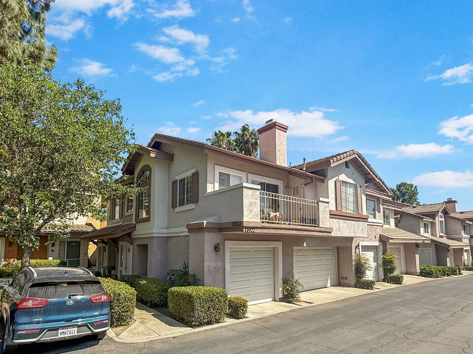 11922 Tivoli Park Row in San Diego, CA - Building Photo