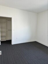 7857 W Manchester Ave in Los Angeles, CA - Foto de edificio - Building Photo