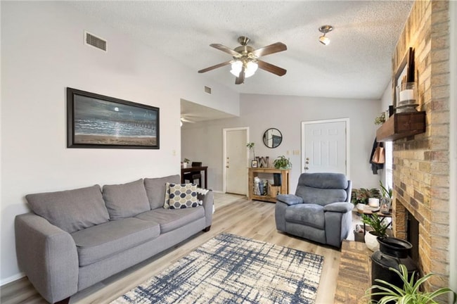 2107 Courtney St, Unit A in Austin, TX - Building Photo - Building Photo