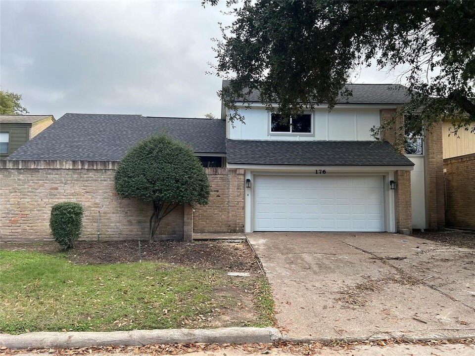 176 Old Bridge Lake St in Houston, TX - Building Photo