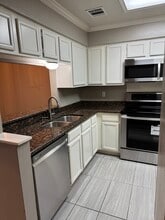 11839 Parliament St in San Antonio, TX - Foto de edificio - Building Photo