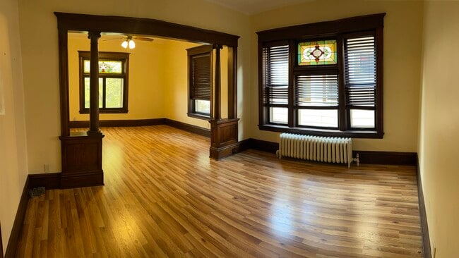 2404 Lyndale Ave S, Unit 5 in Minneapolis, MN - Building Photo - Building Photo