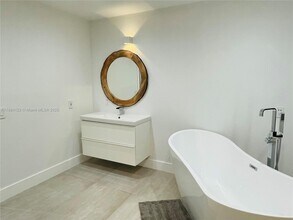 1952 Water Ridge Dr in Weston, FL - Building Photo - Building Photo