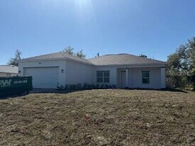 5281 Gillot Blvd in Port Charlotte, FL - Building Photo