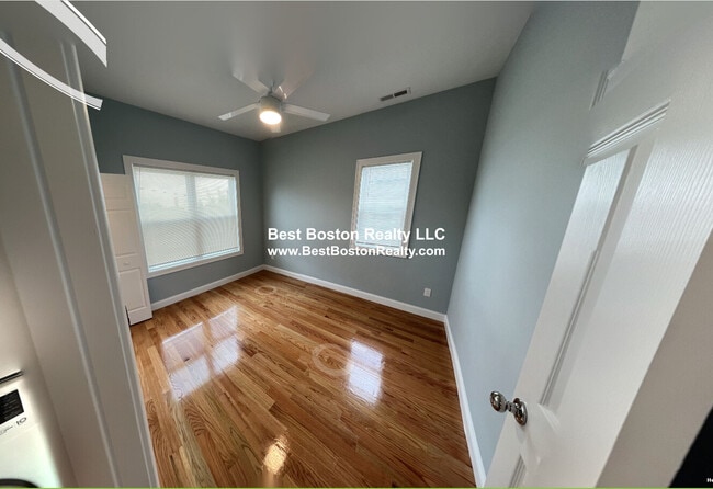 126 Cross St, Unit 6 in Somerville, MA - Building Photo - Building Photo