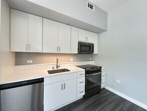 4334 N Hazel St in Chicago, IL - Building Photo - Building Photo