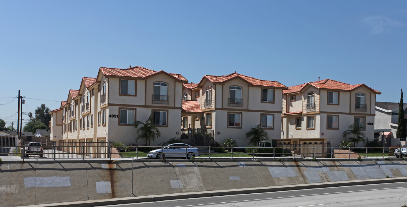 4951 Rosemead Blvd in San Gabriel, CA - Foto de edificio