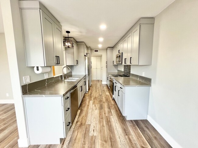 282 Redondo Ave in Long Beach, CA - Building Photo - Building Photo