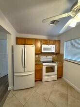 1050 SW 30th St in Fort Lauderdale, FL - Building Photo - Building Photo