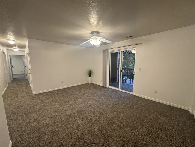 8083 N Ridge Loop E in Eagle Mountain, UT - Building Photo - Building Photo