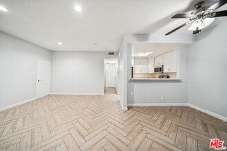 5751 W Olympic Blvd in Los Angeles, CA - Building Photo - Building Photo