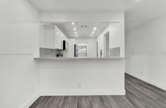 8036 NW 41st Ct in Sunrise, FL - Building Photo - Building Photo