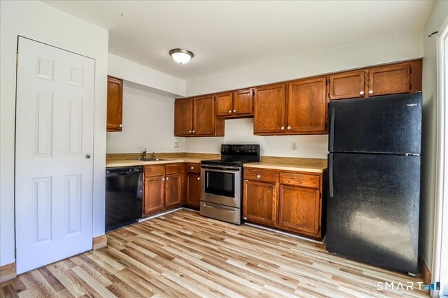 171 Aspetuck Vlg in New Milford, CT - Building Photo - Building Photo