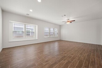 10201 Forest Grove Dr in Austin, TX - Building Photo - Building Photo