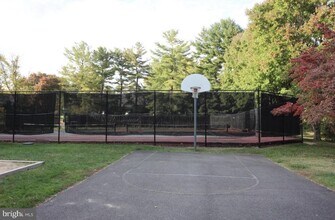 9801 Burke Pond Ln in Burke, VA - Building Photo - Building Photo