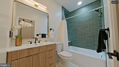 1613 N 33rd St, Unit B in Philadelphia, PA - Building Photo - Building Photo