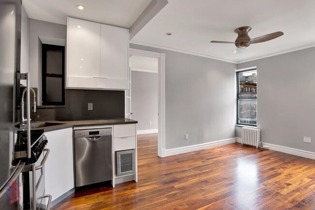 1590 Lexington Ave, Unit 18