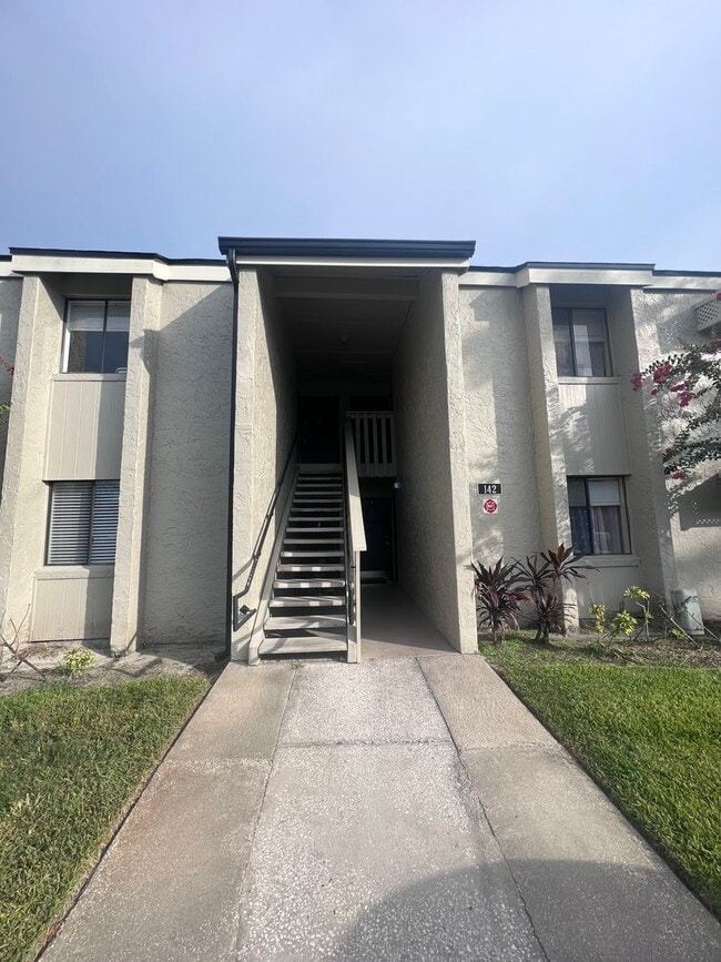 142 Springwood Cir in Longwood, FL - Foto de edificio - Building Photo