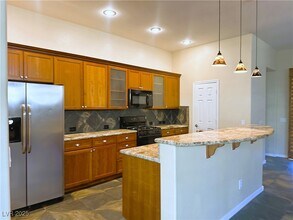 33 Gladewater Dr in Henderson, NV - Building Photo - Building Photo