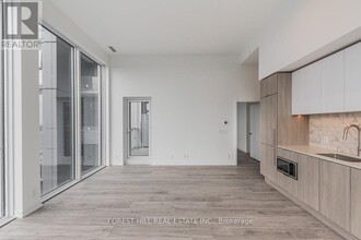 2020-2020 Bathurst St in Toronto, ON - Building Photo - Building Photo