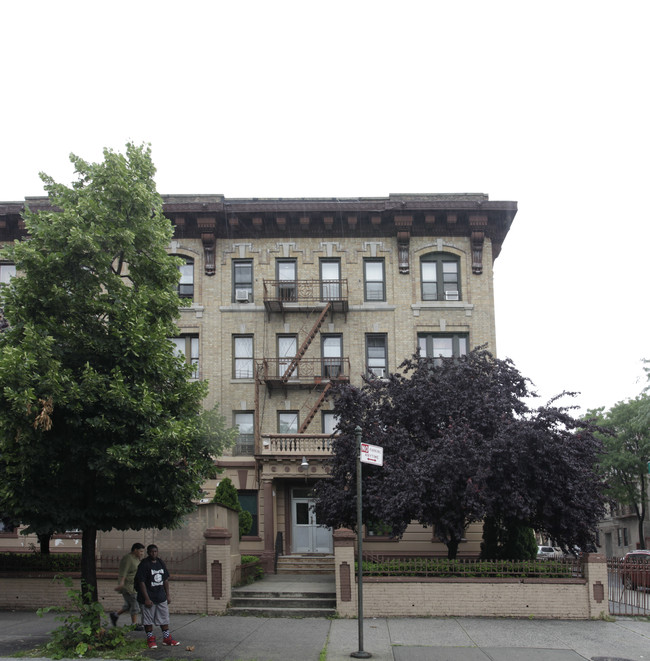 1205 Eastern Pky in Brooklyn, NY - Foto de edificio - Building Photo