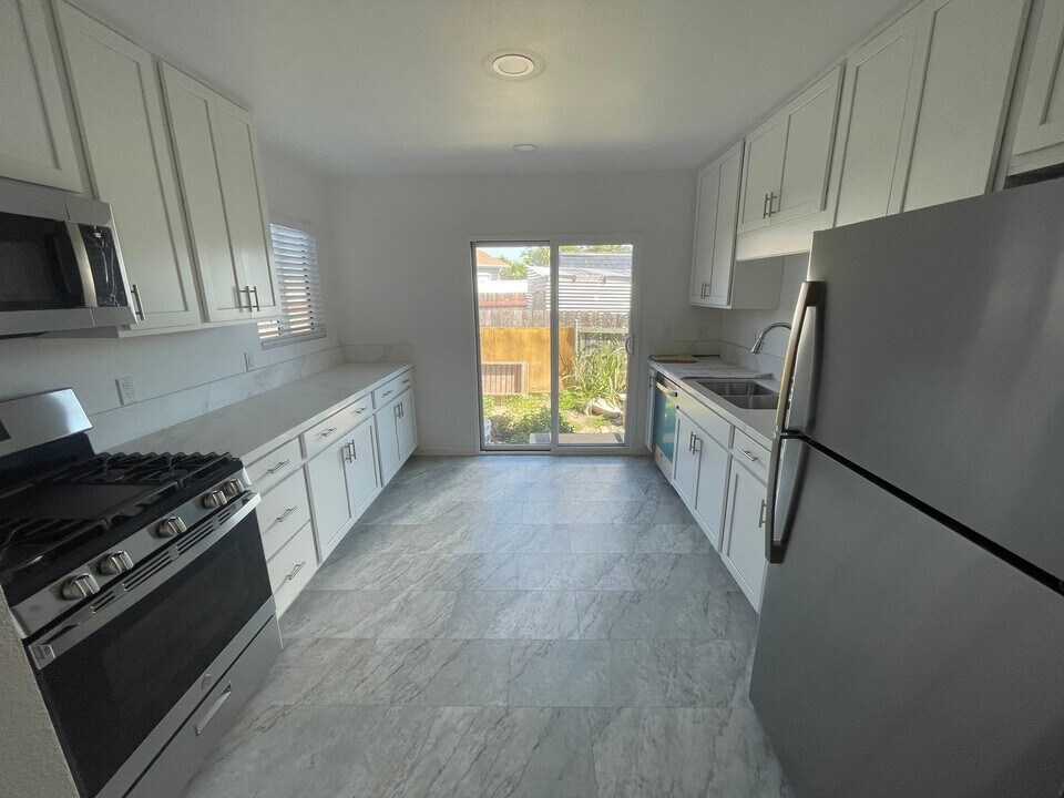 4130 Manzanita Dr in San Diego, CA - Building Photo