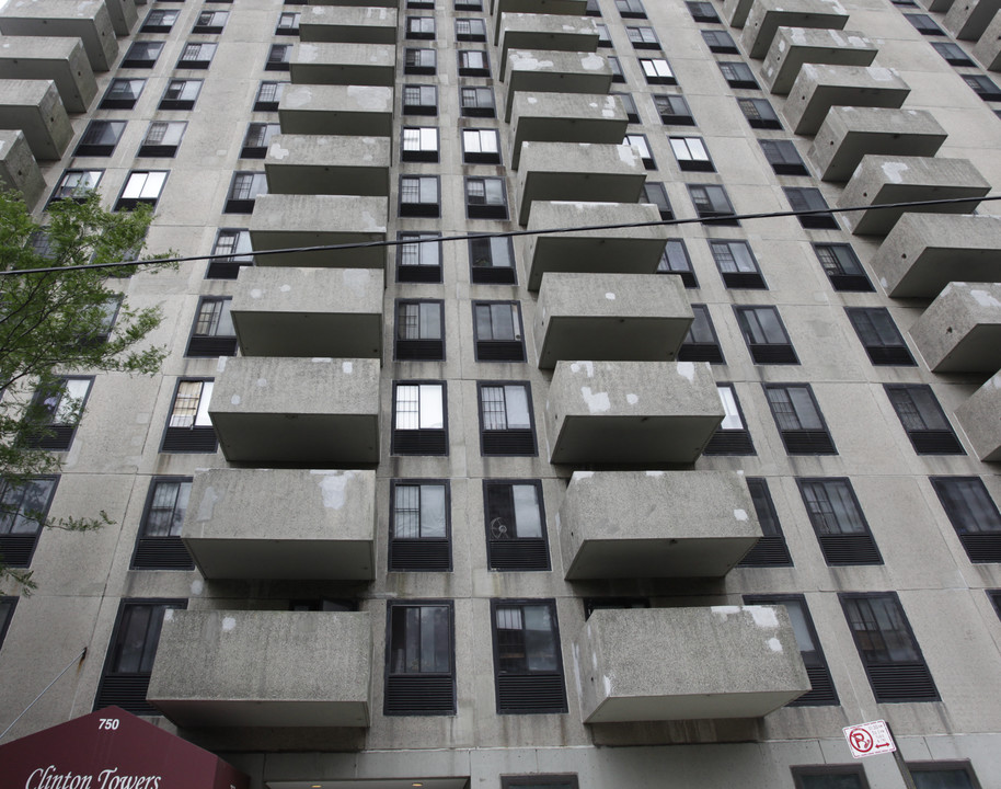 Clinton Towers in Bronx, NY - Building Photo