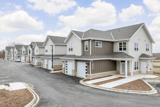 Sky Ridge Senior Apartments and Townhomes in Sun Prairie, WI - Foto de edificio - Building Photo