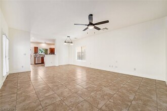 9372 Glendora Valley St in Las Vegas, NV - Building Photo - Building Photo