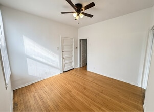 2908 N Springfield Ave, Unit 2R in Chicago, IL - Foto de edificio - Building Photo