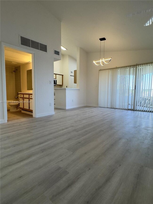 2880 N Oakland Forest Dr in Oakland Park, FL - Foto de edificio - Building Photo