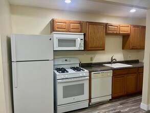 233 Division St in Fall River, MA - Building Photo - Building Photo