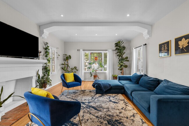 6231 Orange St in Los Angeles, CA - Building Photo - Building Photo