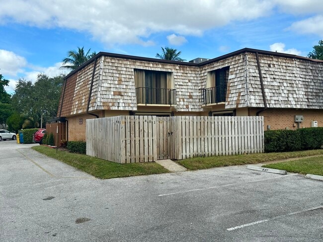 property at 401 Lake Arbor Dr