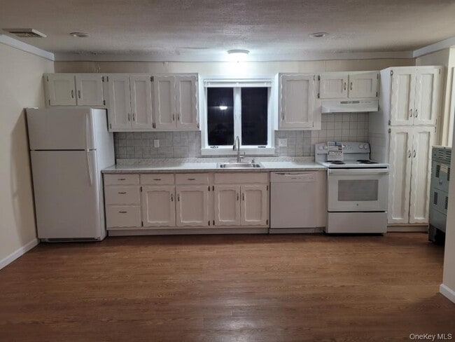 8068 Albany Post Rd in Red Hook, NY - Building Photo - Building Photo