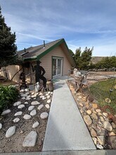 13633 Summit Valley Rd in Hesperia, CA - Building Photo - Building Photo