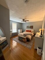 5 Henshaw St in Newton, MA - Building Photo