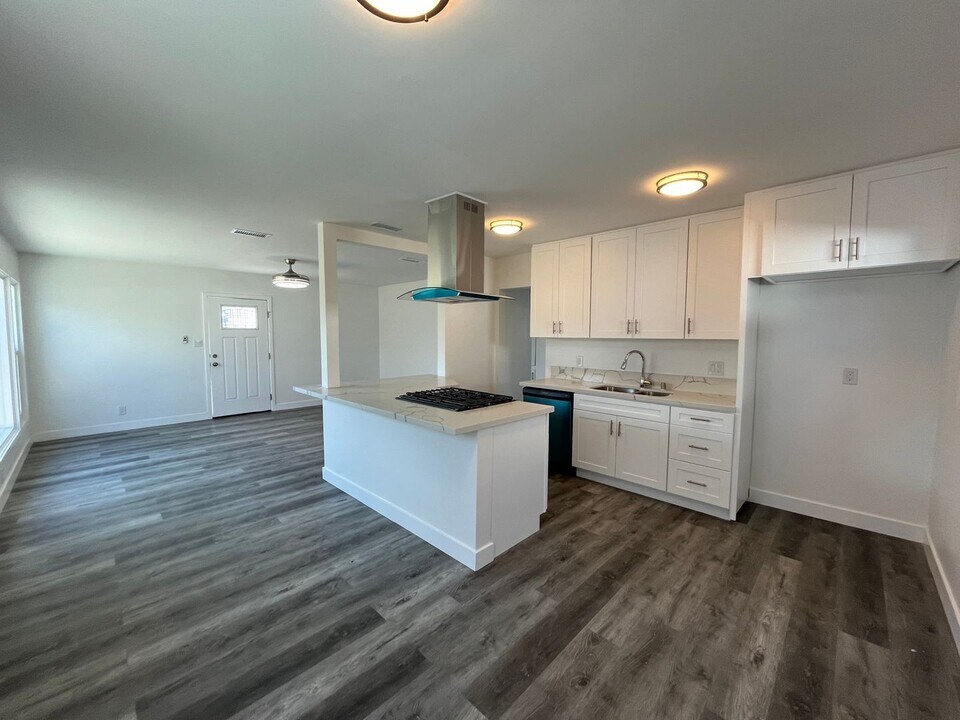 888 1/2 S Claudina St in Anaheim, CA - Building Photo