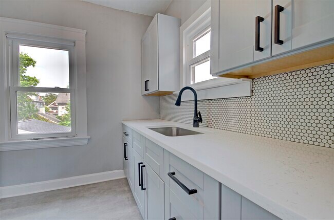 1280 Warren Rd in Lakewood, OH - Building Photo - Building Photo