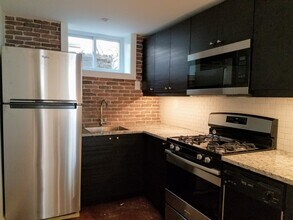 7432 Piney Branch Rd, Unit apartment B in Takoma Park, MD - Foto de edificio - Building Photo