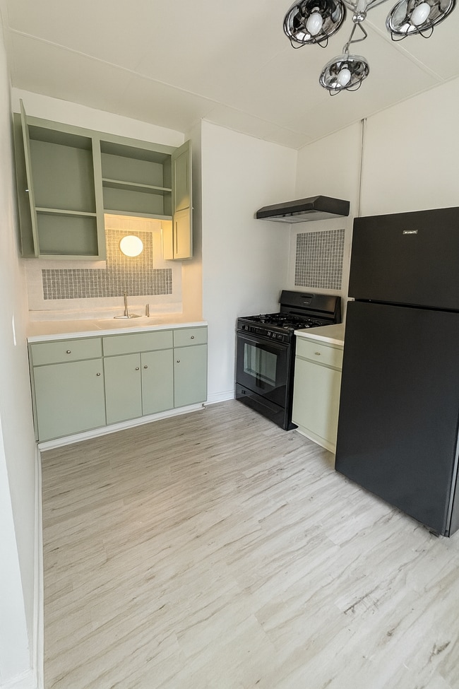 2407 N 6th St, Unit Rear Lower Unit